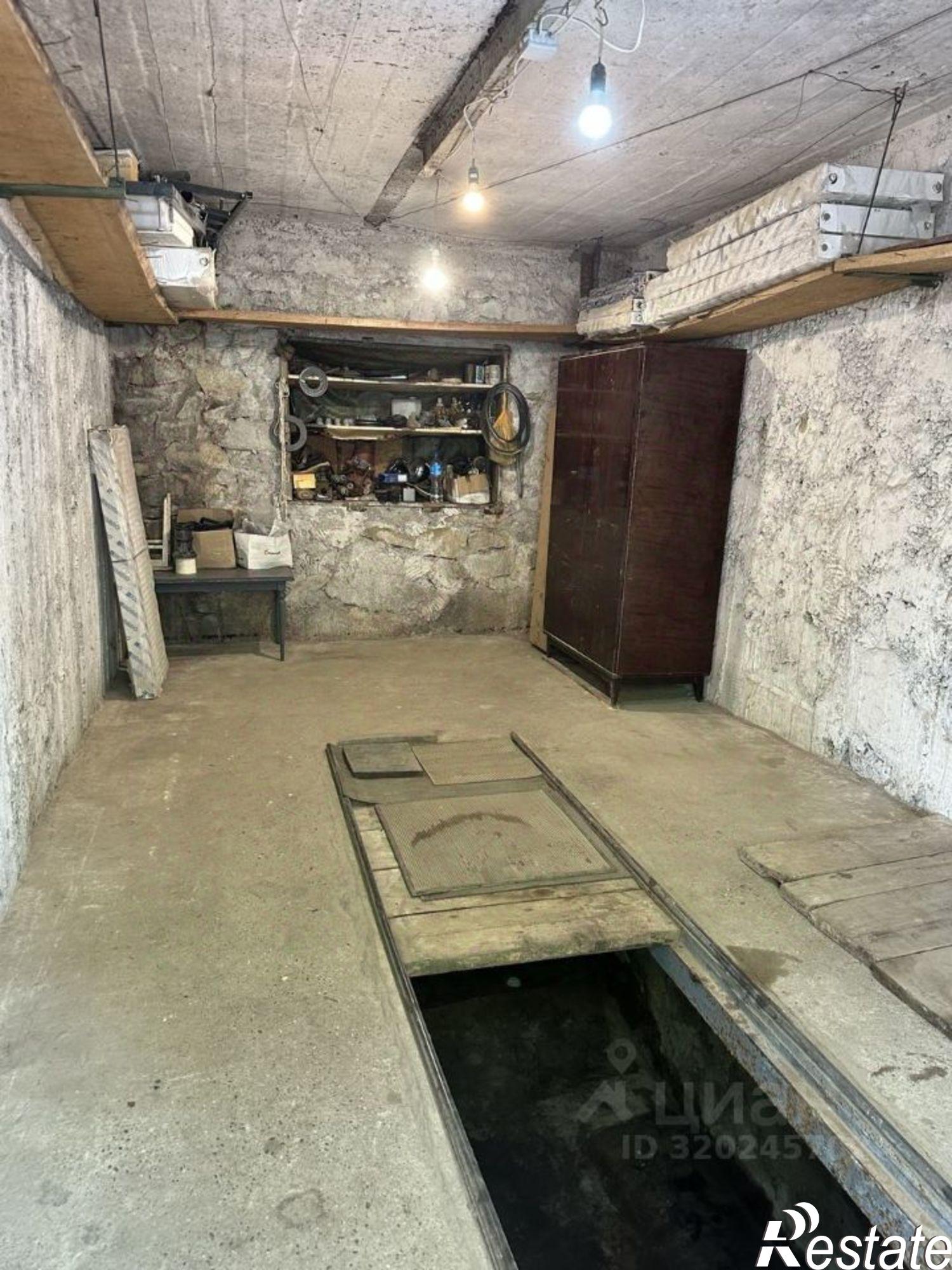 Купить гараж, место в паркинге за 1 700 000 рублей на Октябрьская улица