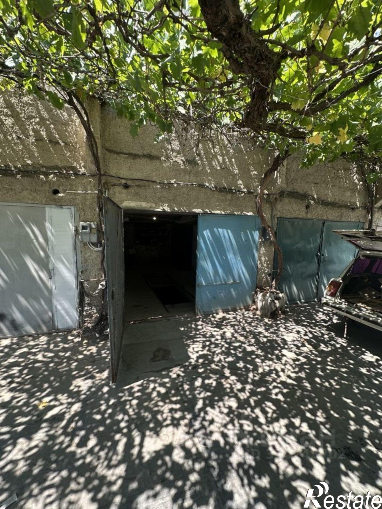 Купить гараж, место в паркинге за 1 700 000 рублей на Октябрьская улица