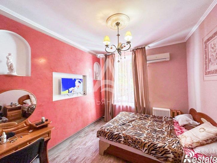 3-комн квартира улица Глазкрицкого, 8,  д. 8