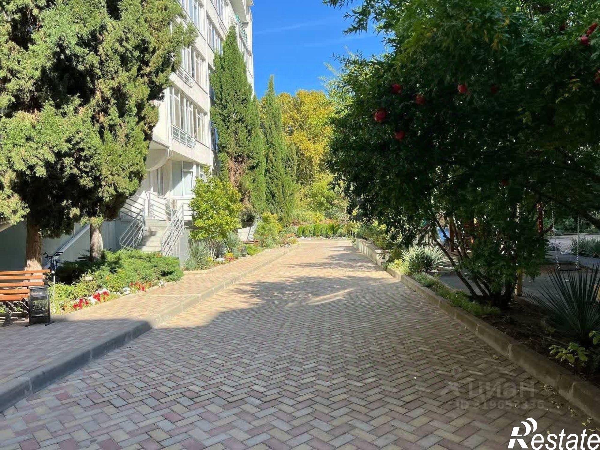 Купить квартиру за 20 500 000 рублей на Платановая улица, 1