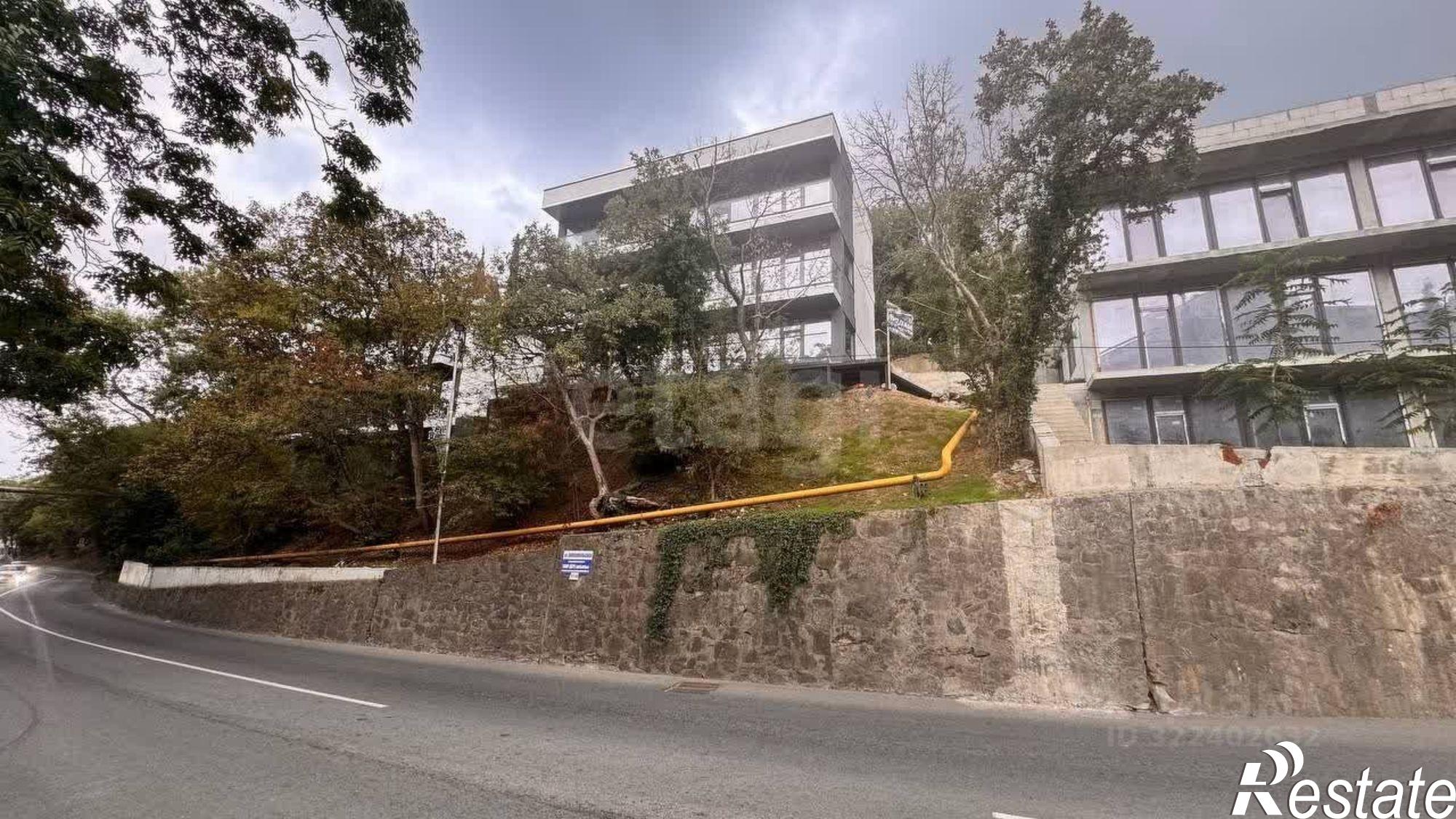 Купить помещение свободного назначения за 56 308 300 рублей на ул Комсомольская, 15б