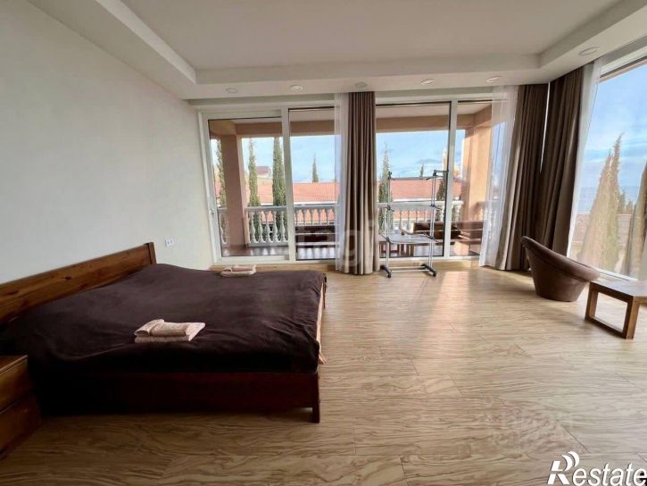 5-комн квартира мкр Волна, 1,  д. 1