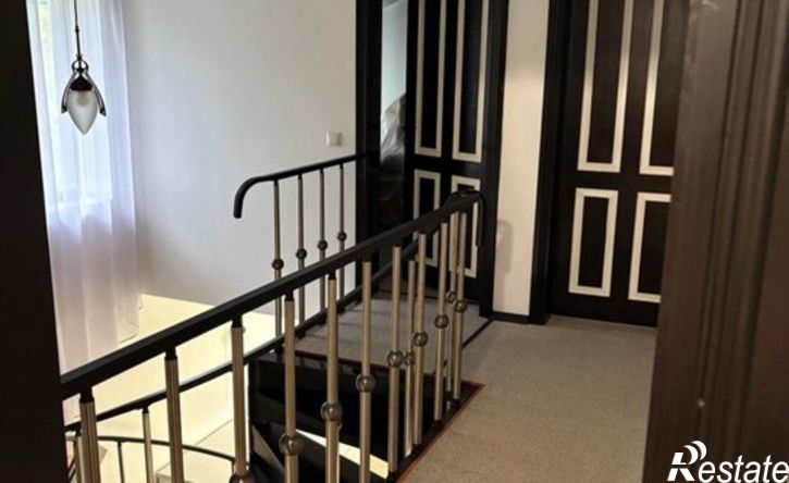 5-комн квартира ул Артиллерийская, 8,  д. 8